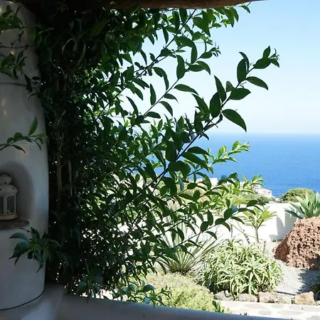 Le Casette Di Malfa (Salina)