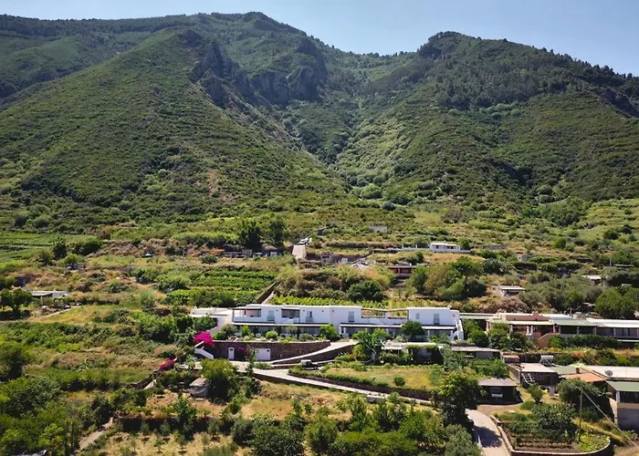 Le Casette Di Malfa (Salina)