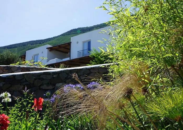 Le Casette Di Malfa (Salina)