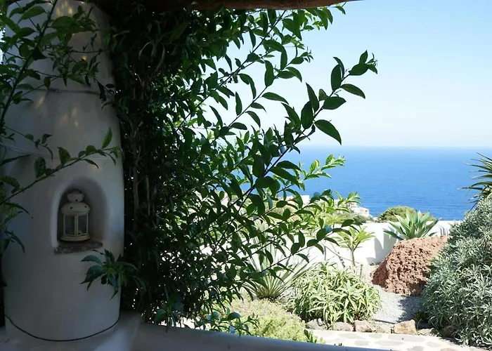 Le Casette Di Malfa (Salina)